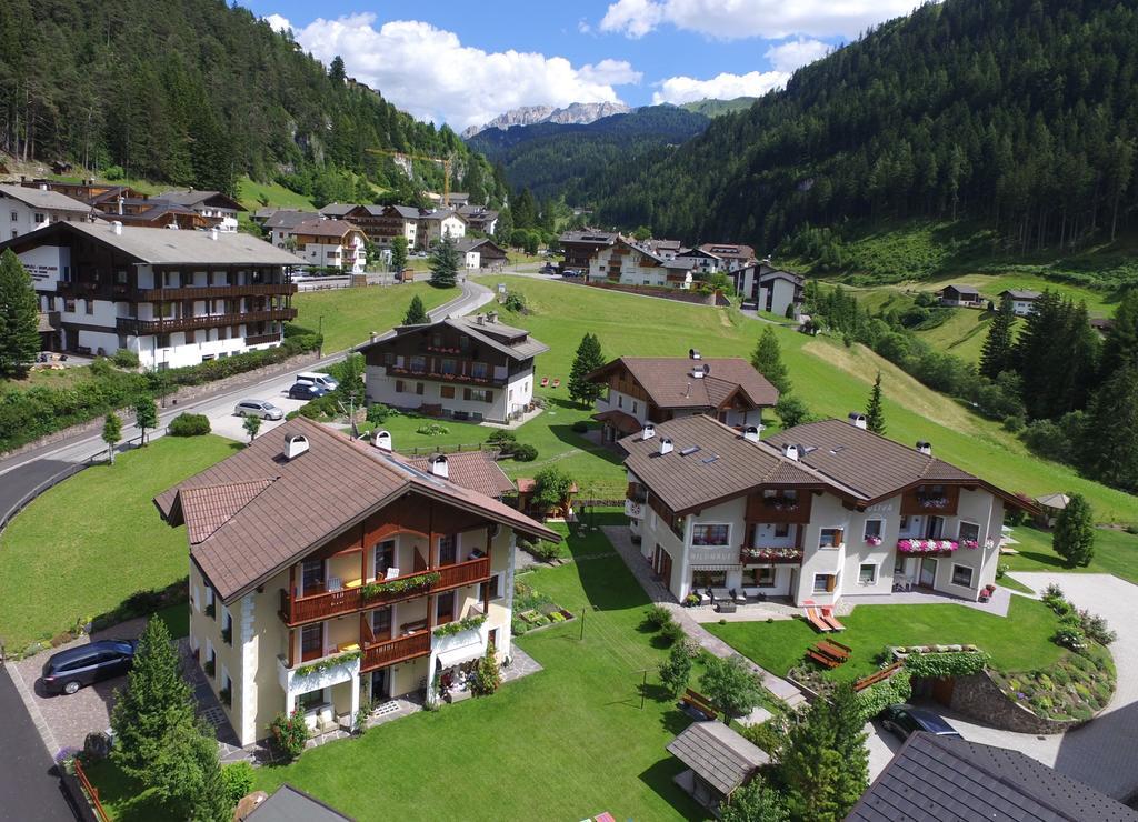 Apartments Vaiolet Santa Cristina Val Gardena Kültér fotó